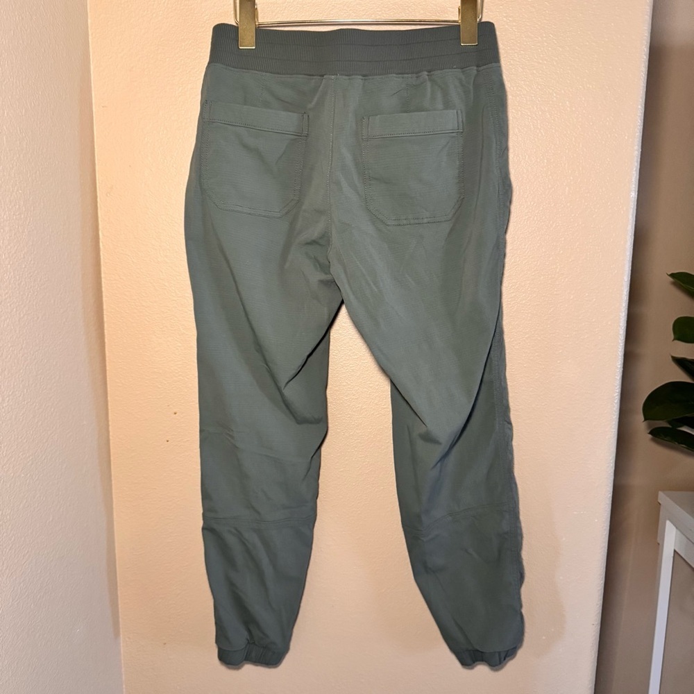 Athleta Trekkie Crop Leg Hiking Outdoor Pants Women’s size 6 - Picture 4 of 12